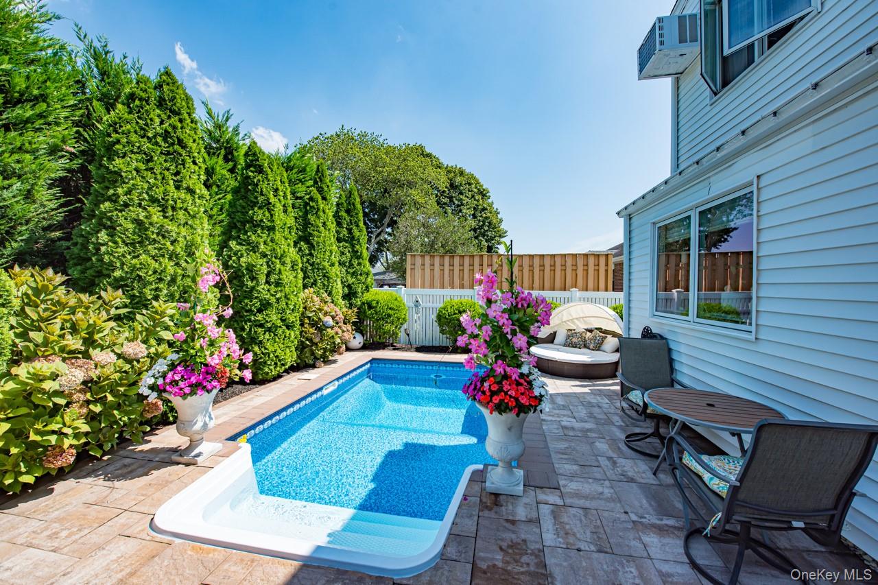 900 4th Street, West Babylon, NY 11704