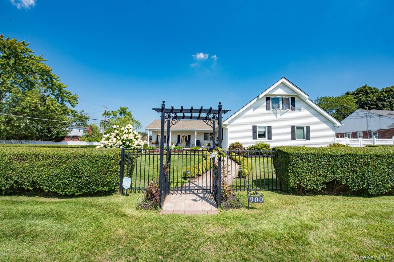 900 4th Street, West Babylon, NY 11704