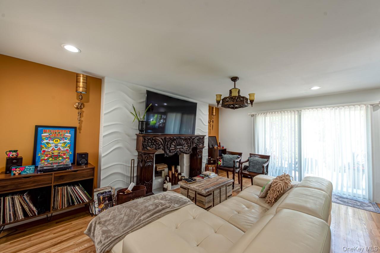 900 4th Street, West Babylon, NY 11704