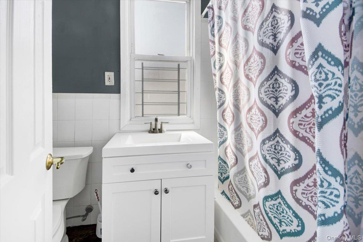 1573 Hollywood Avenue, Bronx, NY 10461