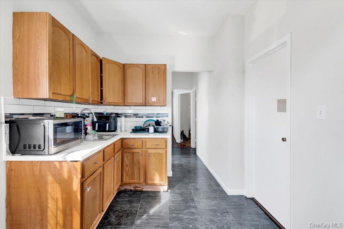 1573 Hollywood Avenue, Bronx, NY 10461