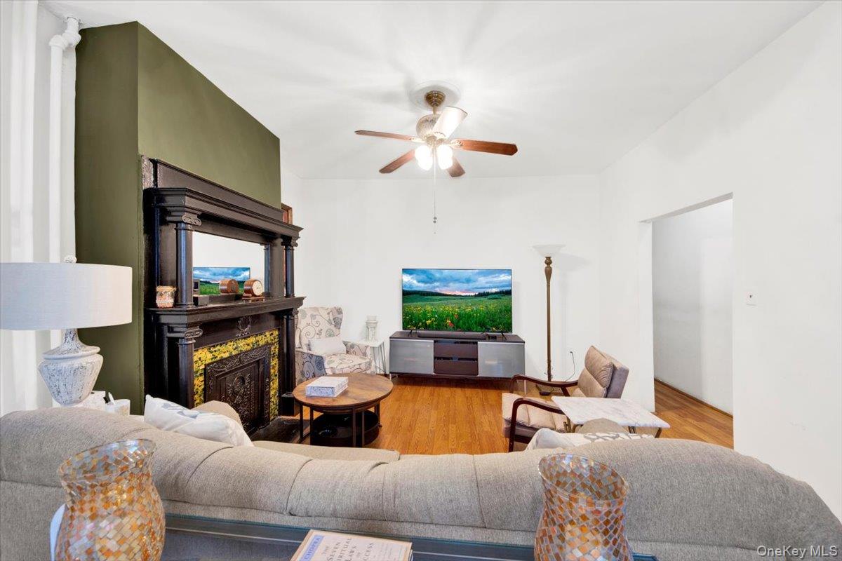 1573 Hollywood Avenue, Bronx, NY 10461