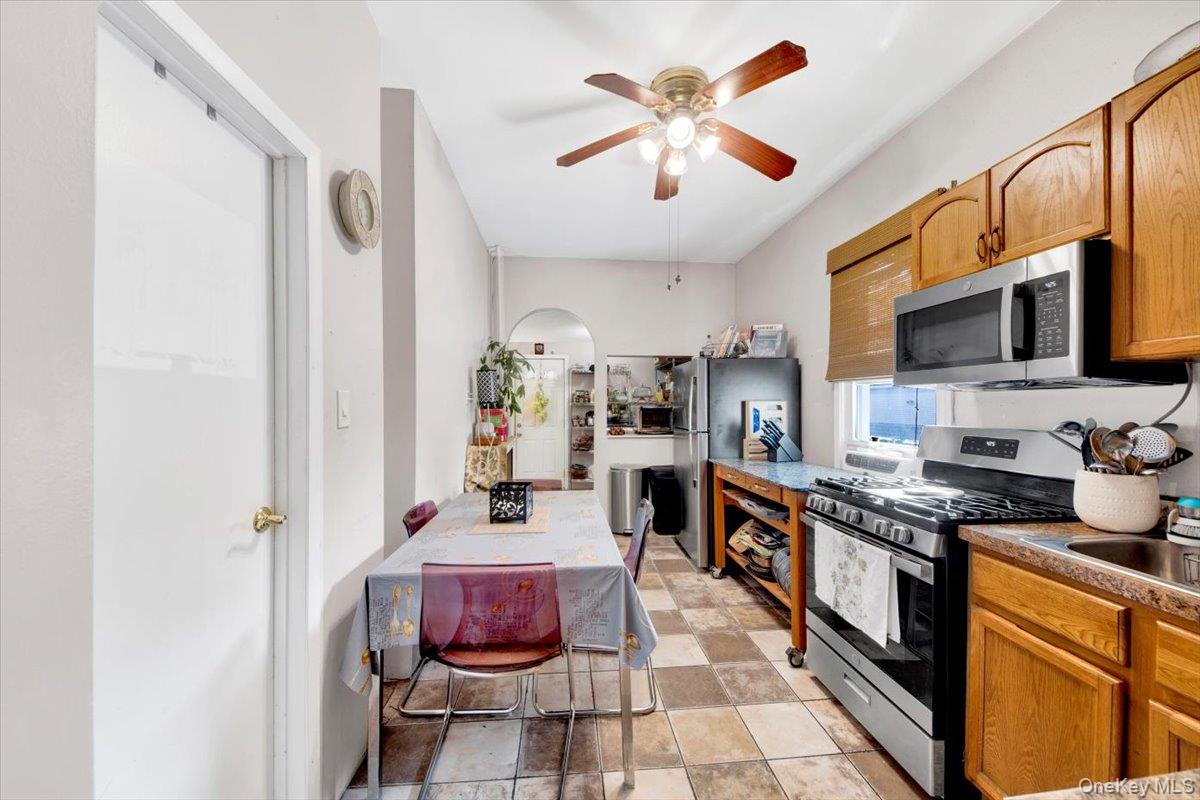 1573 Hollywood Avenue, Bronx, NY 10461