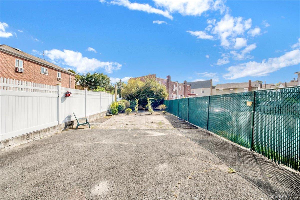 1573 Hollywood Avenue, Bronx, NY 10461