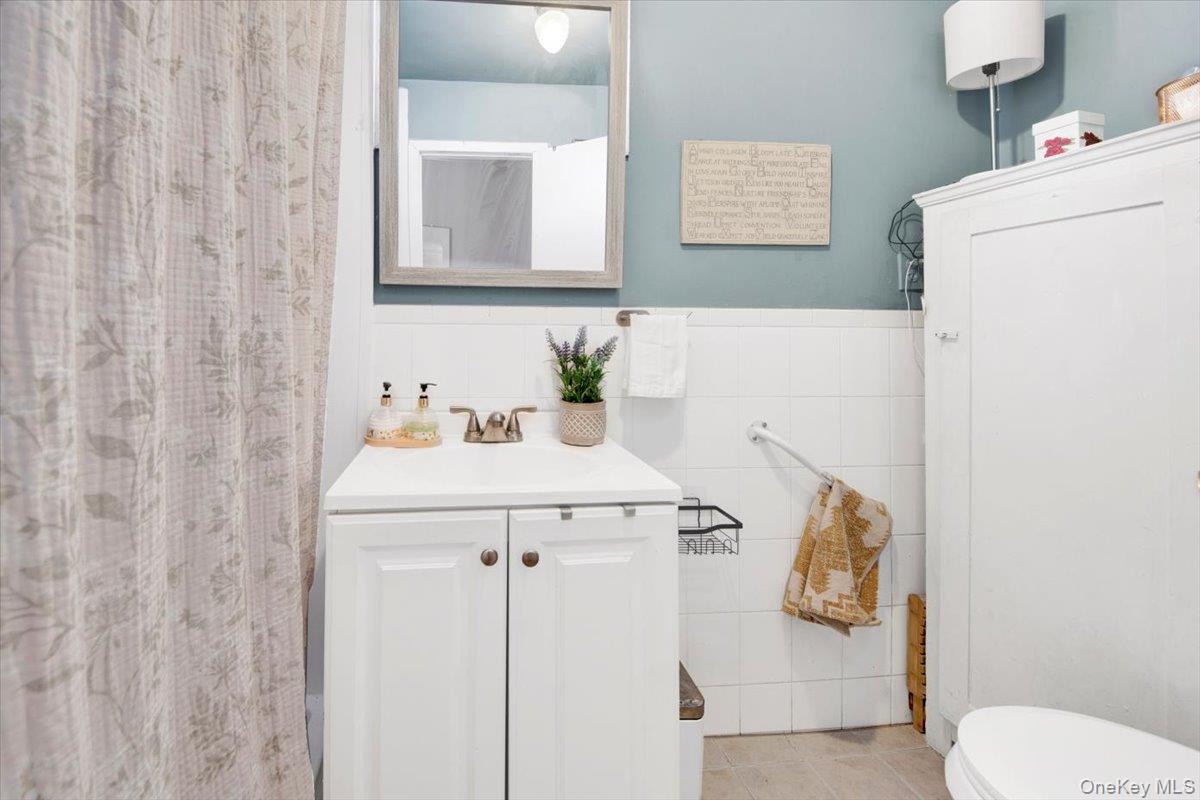 1573 Hollywood Avenue, Bronx, NY 10461