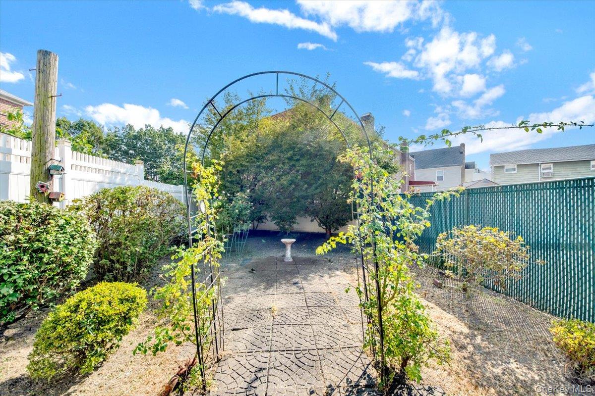 1573 Hollywood Avenue, Bronx, NY 10461