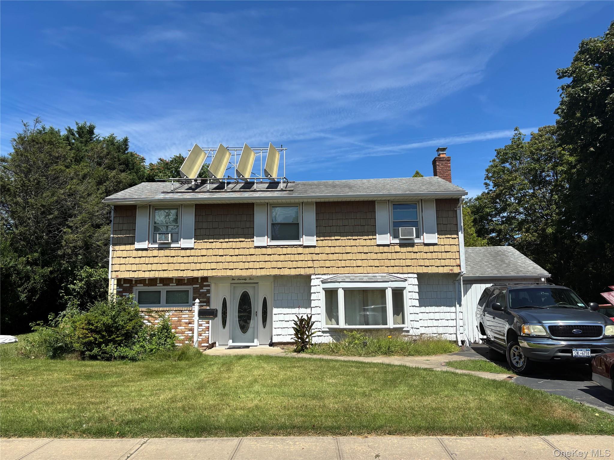 275 N Utica Avenue, Massapequa, NY 11758