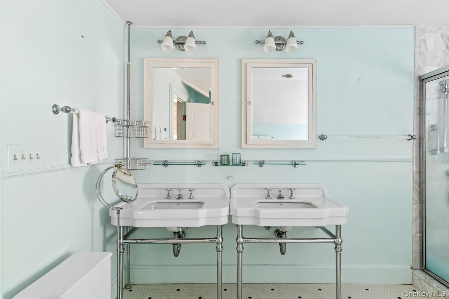 62 Cove Neck Road, Cove Neck, NY 11771