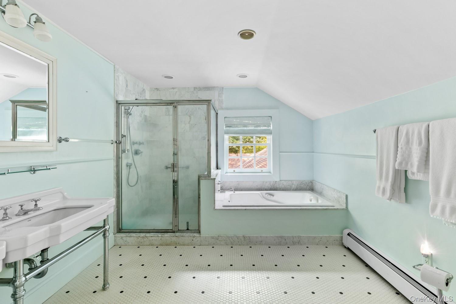 62 Cove Neck Road, Cove Neck, NY 11771