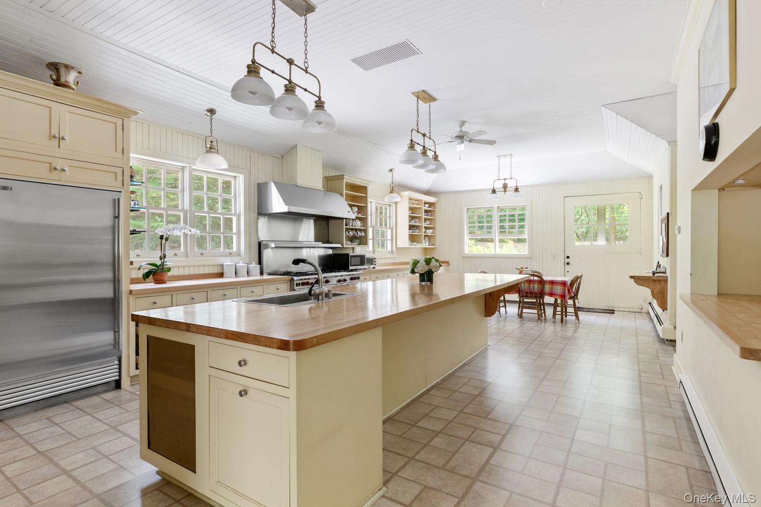 62 Cove Neck Road, Cove Neck, NY 11771