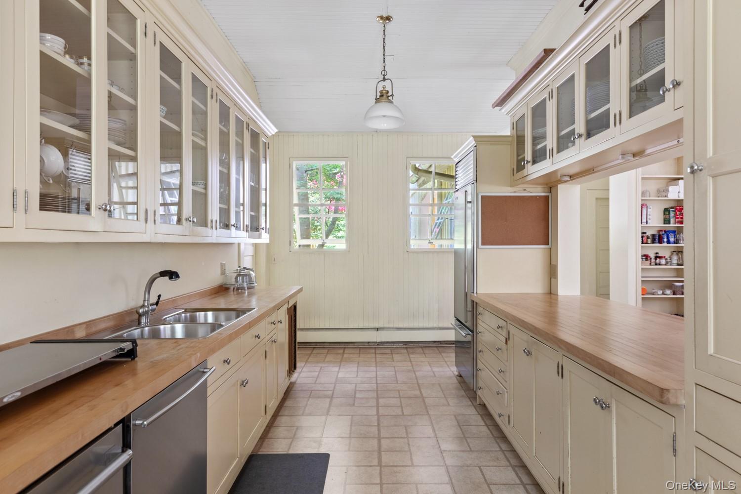 62 Cove Neck Road, Cove Neck, NY 11771