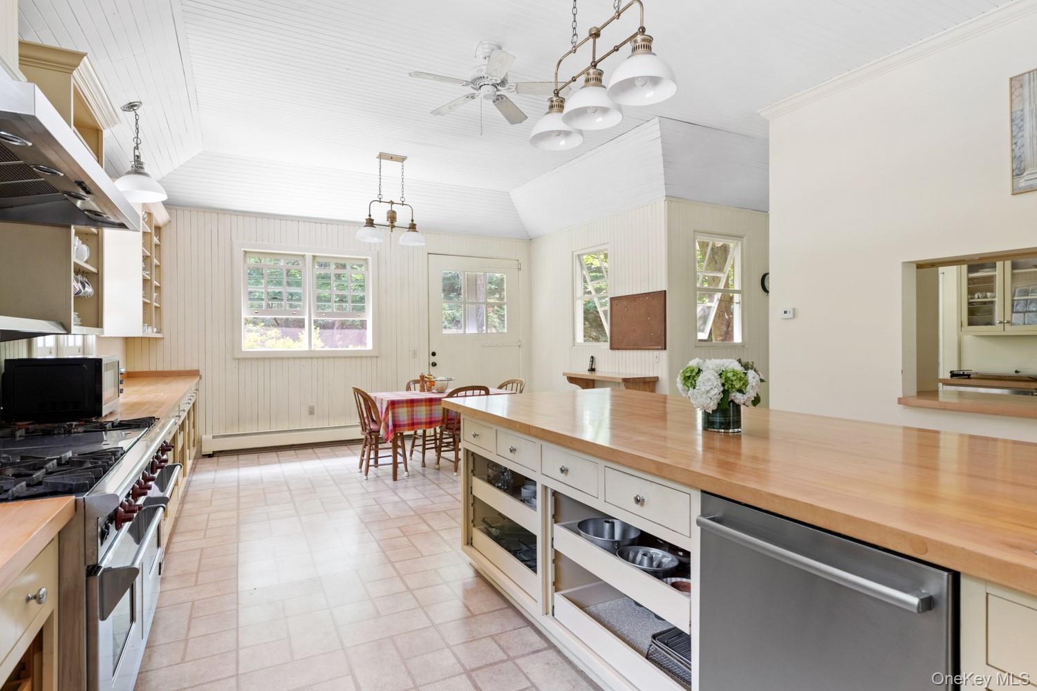 62 Cove Neck Road, Cove Neck, NY 11771