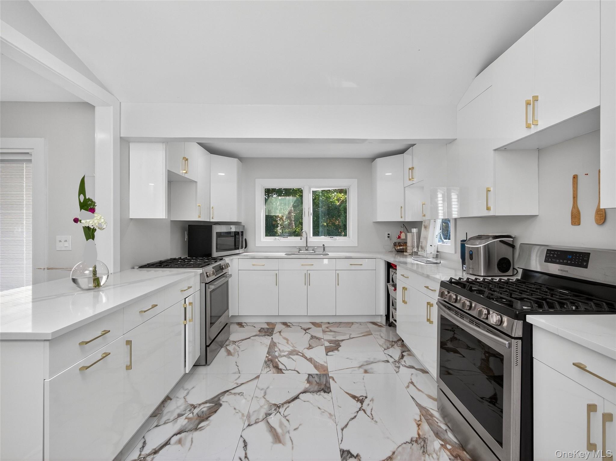 7 Eleanor Place, Airmont, NY 10952