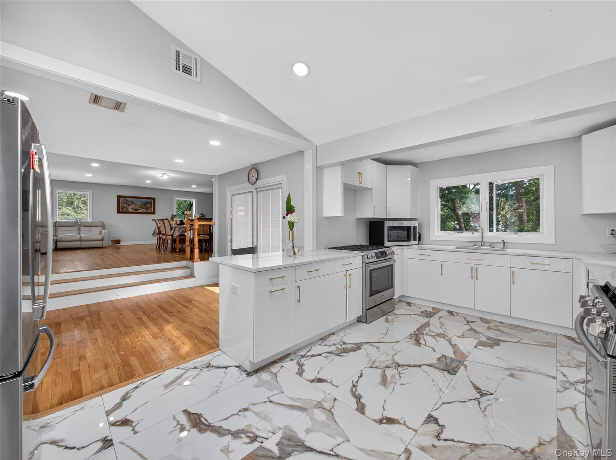 7 Eleanor Place, Airmont, NY 10952