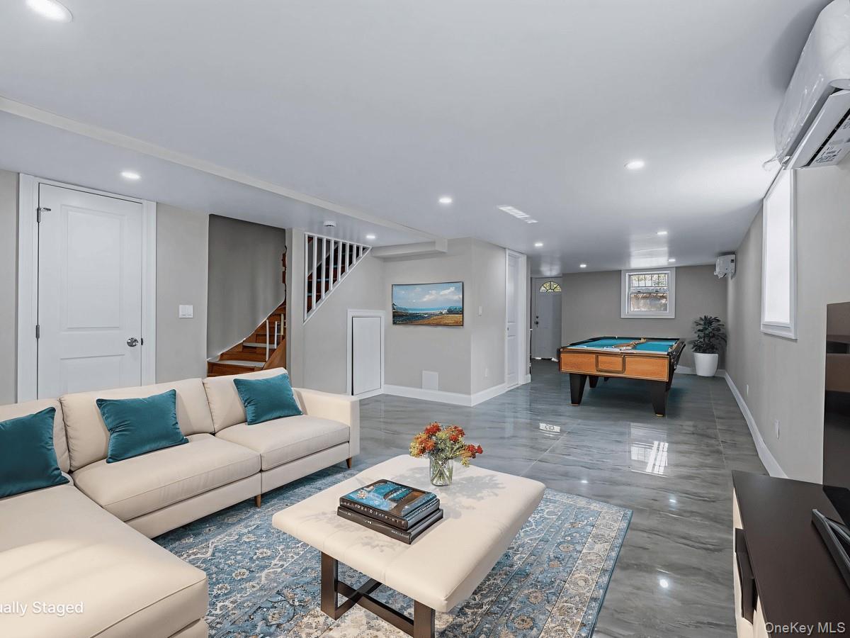 141-67 72 Crescent, Flushing, NY 11367