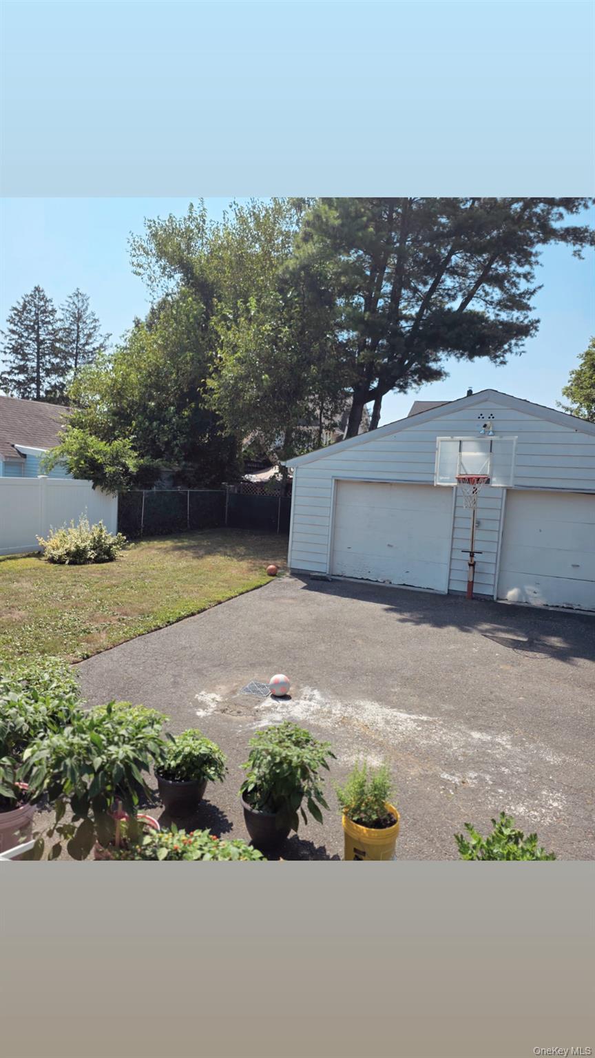 127 Hempstead Avenue, Lynbrook, NY 11563