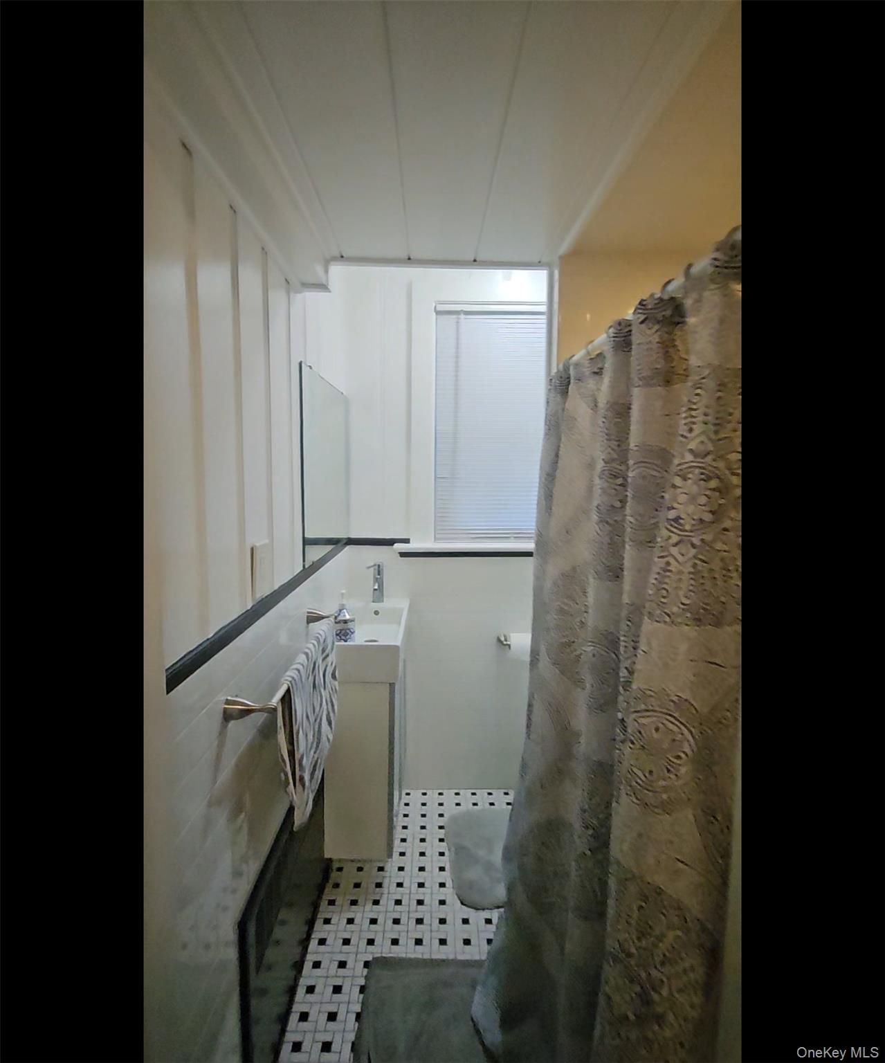 127 Hempstead Avenue, Lynbrook, NY 11563