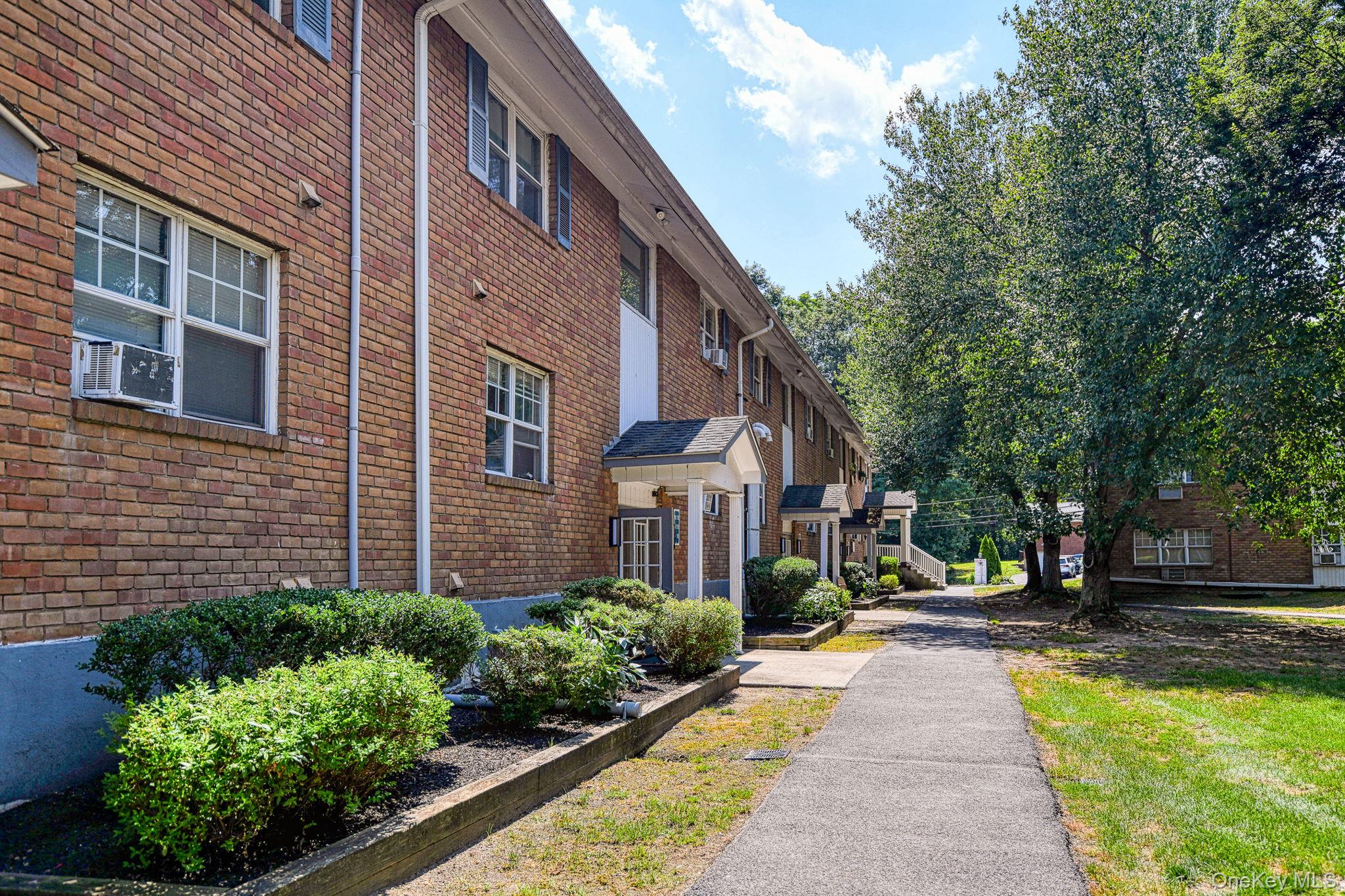1403 Barclay Manor # 14C, Newburgh, NY 12550