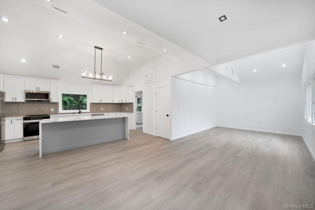 7 Weinmann Boulevard, Melville, NY 11747