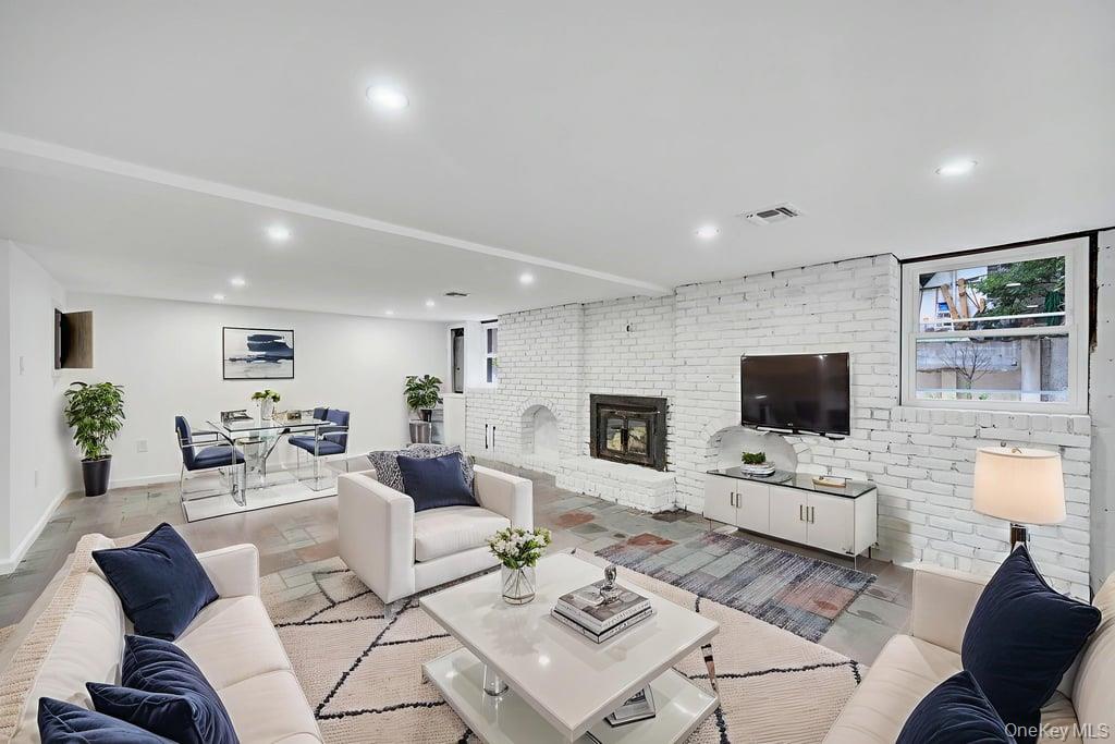 7 Weinmann Boulevard, Melville, NY 11747