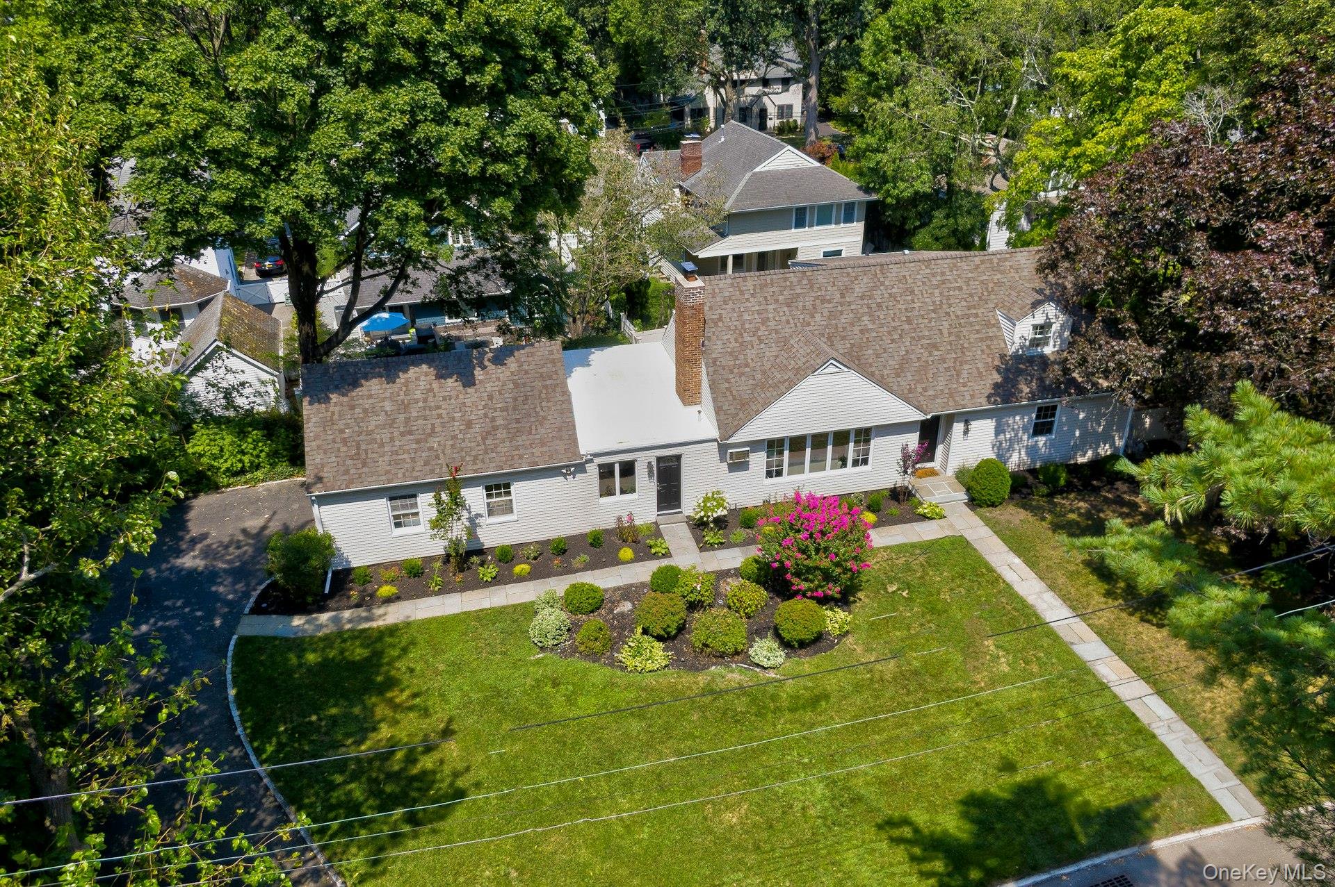 5 Ridgeway Road, Port Washington, NY 11050