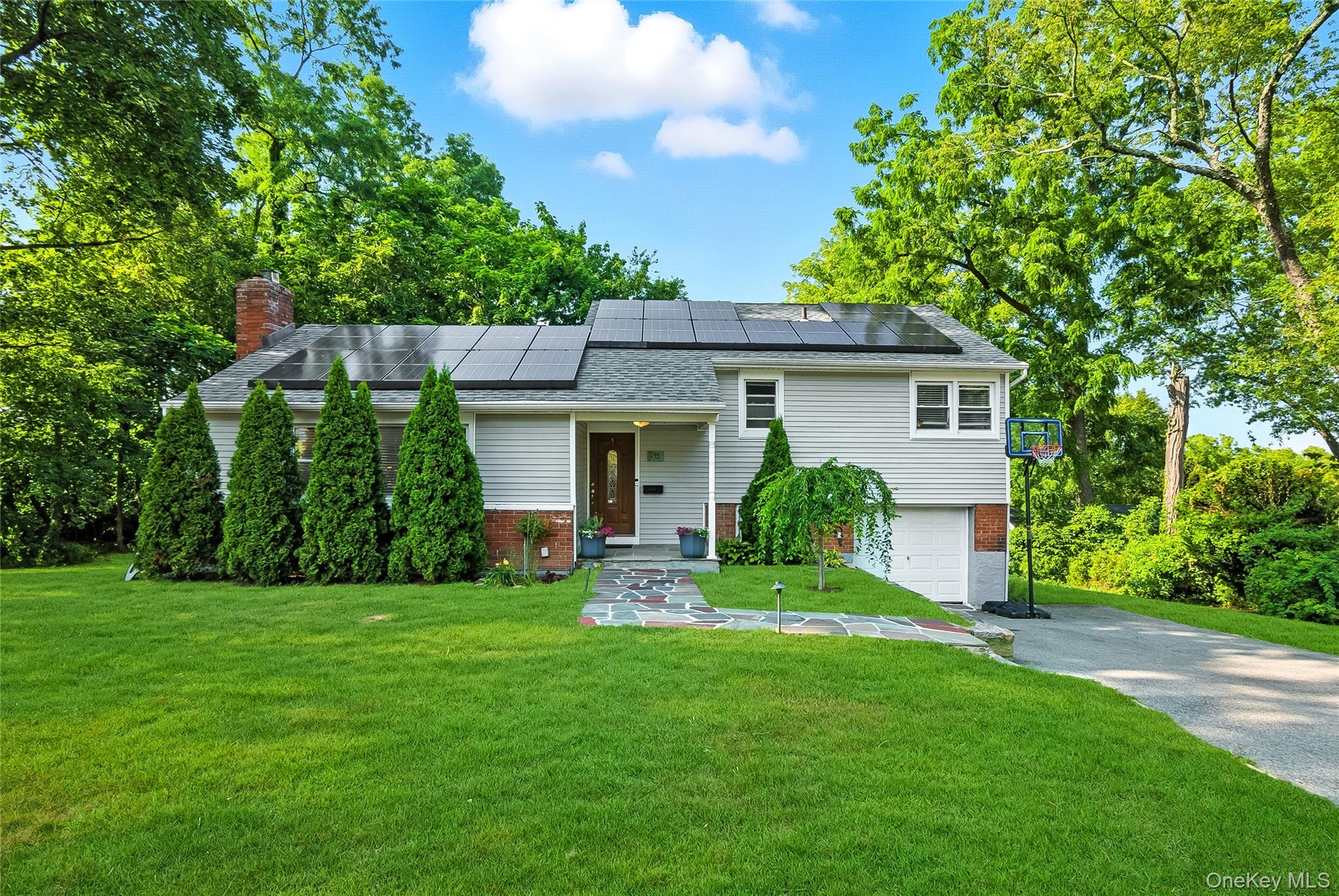 15 Downing Drive E, White Plains, NY 10607