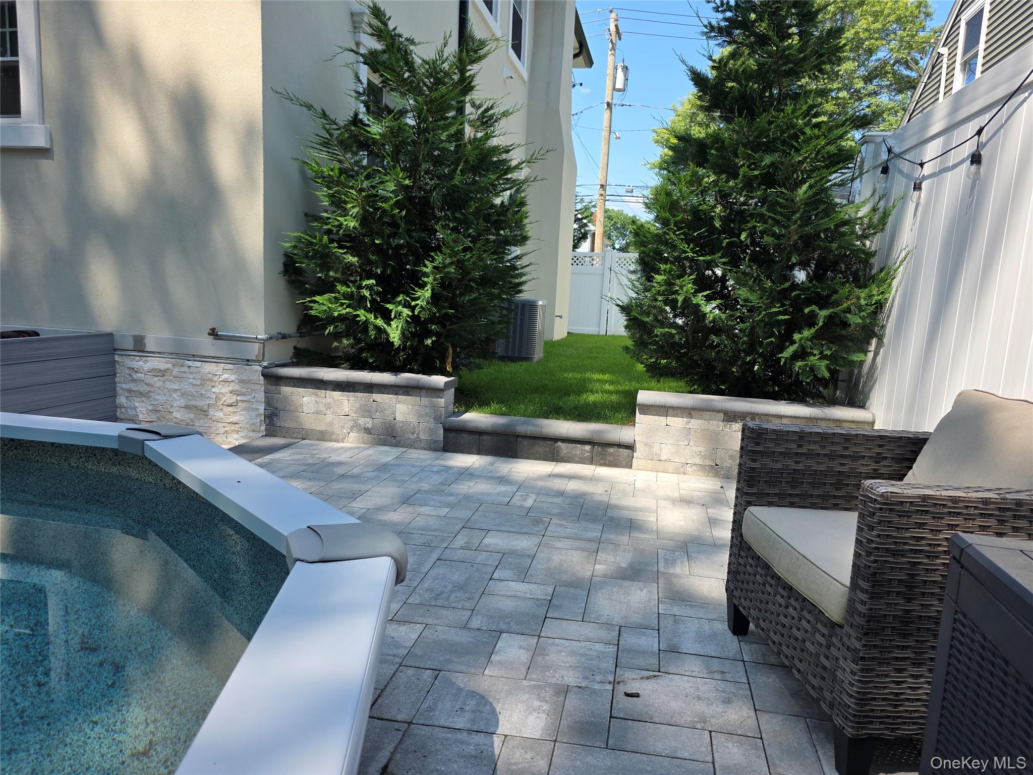 2593 Loftus Avenue, Oceanside, NY 11572