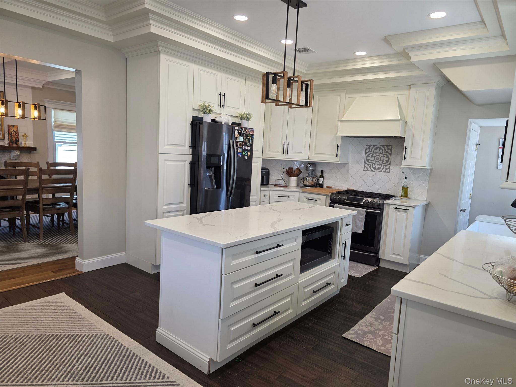 2593 Loftus Avenue, Oceanside, NY 11572