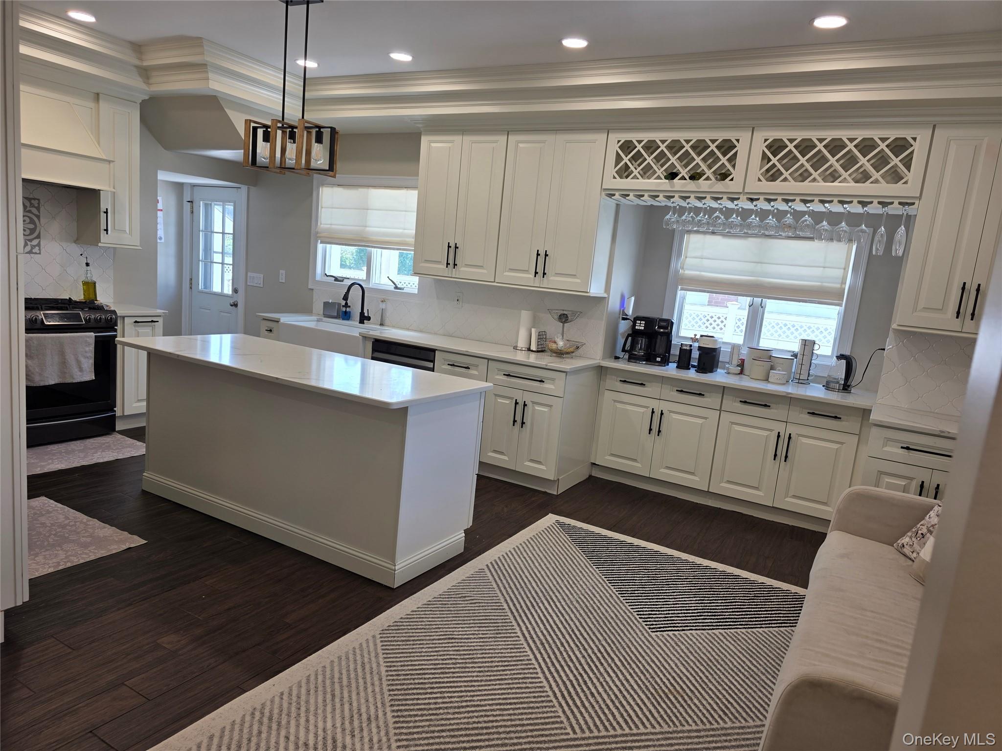 2593 Loftus Avenue, Oceanside, NY 11572