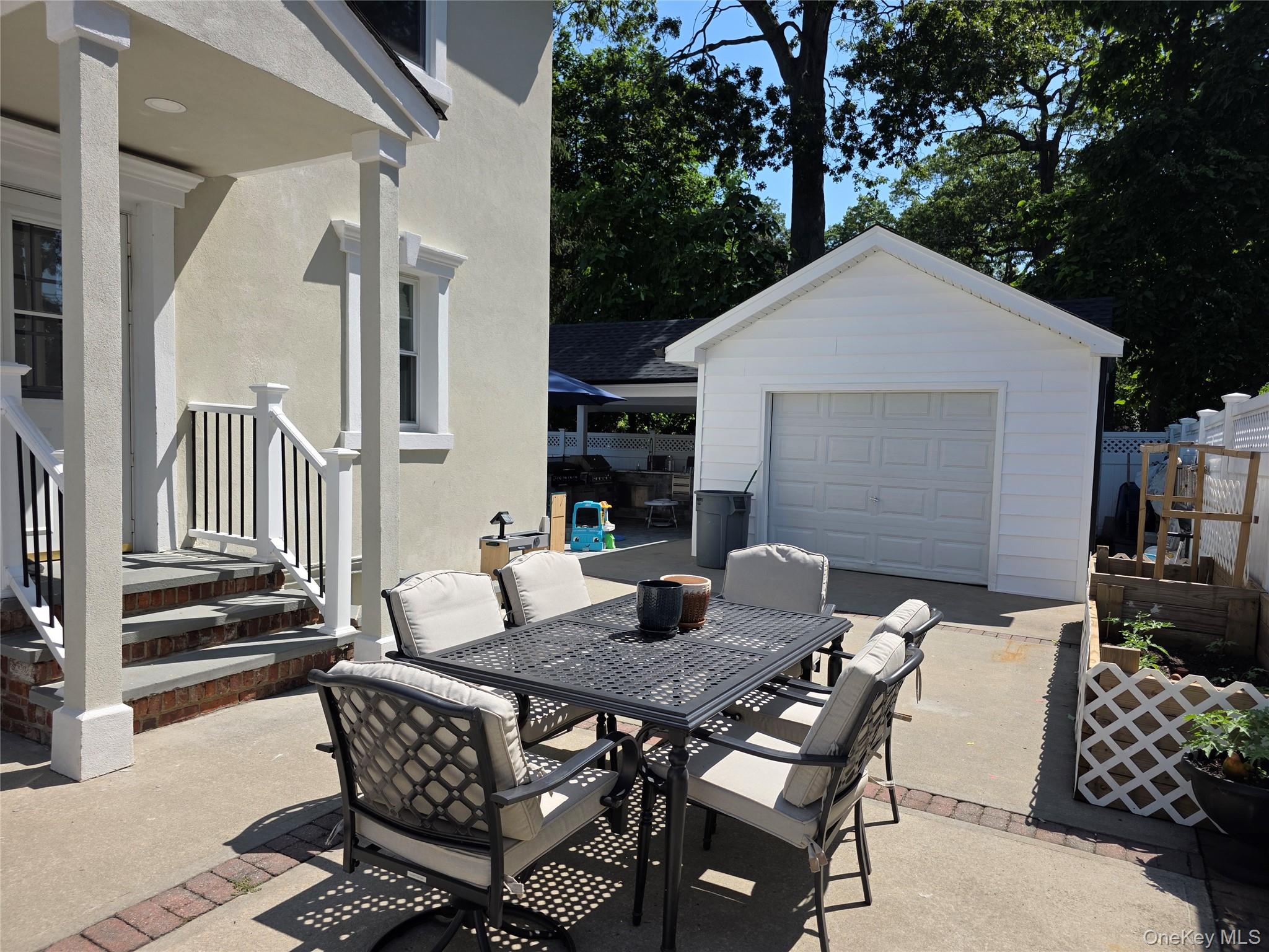 2593 Loftus Avenue, Oceanside, NY 11572