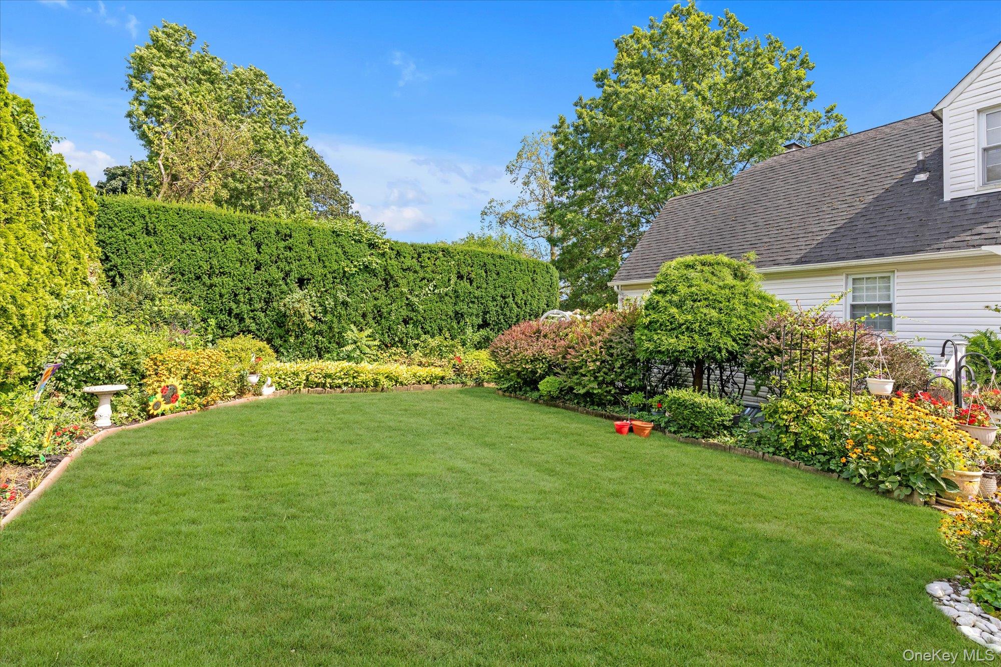 635 Rockland Street, Westbury, NY 11590