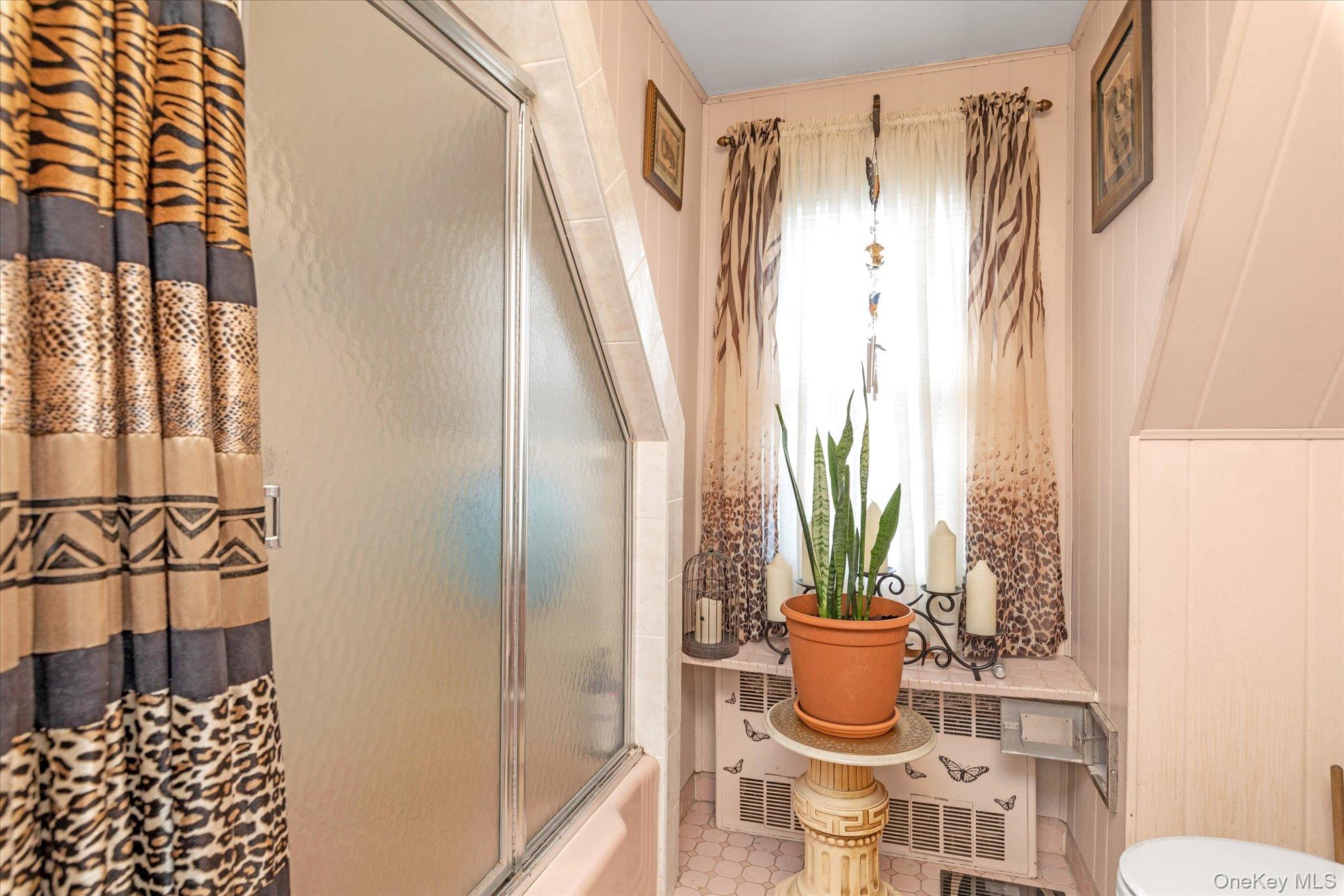 635 Rockland Street, Westbury, NY 11590