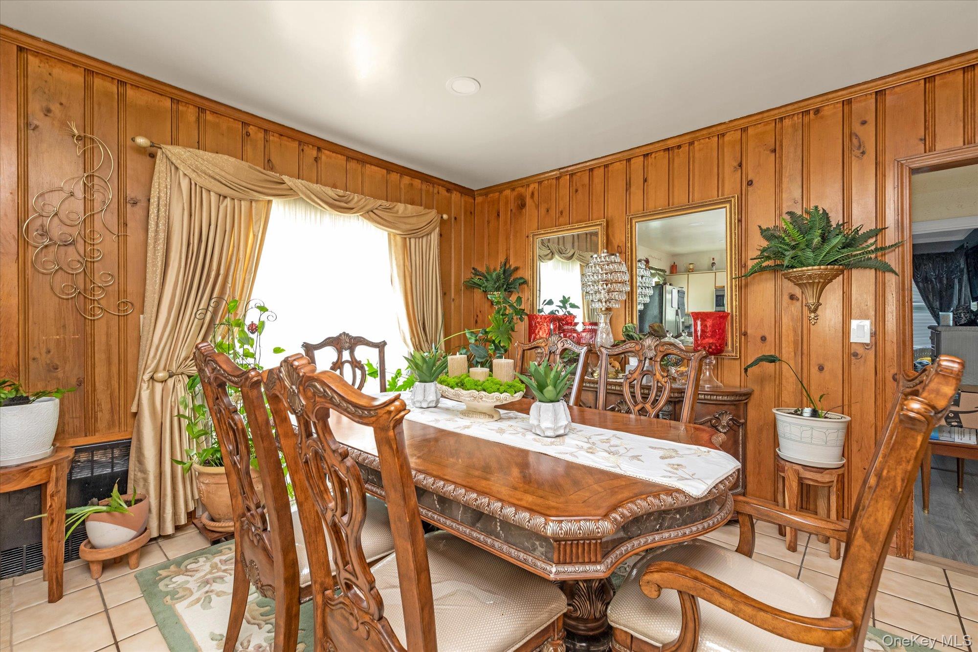 635 Rockland Street, Westbury, NY 11590