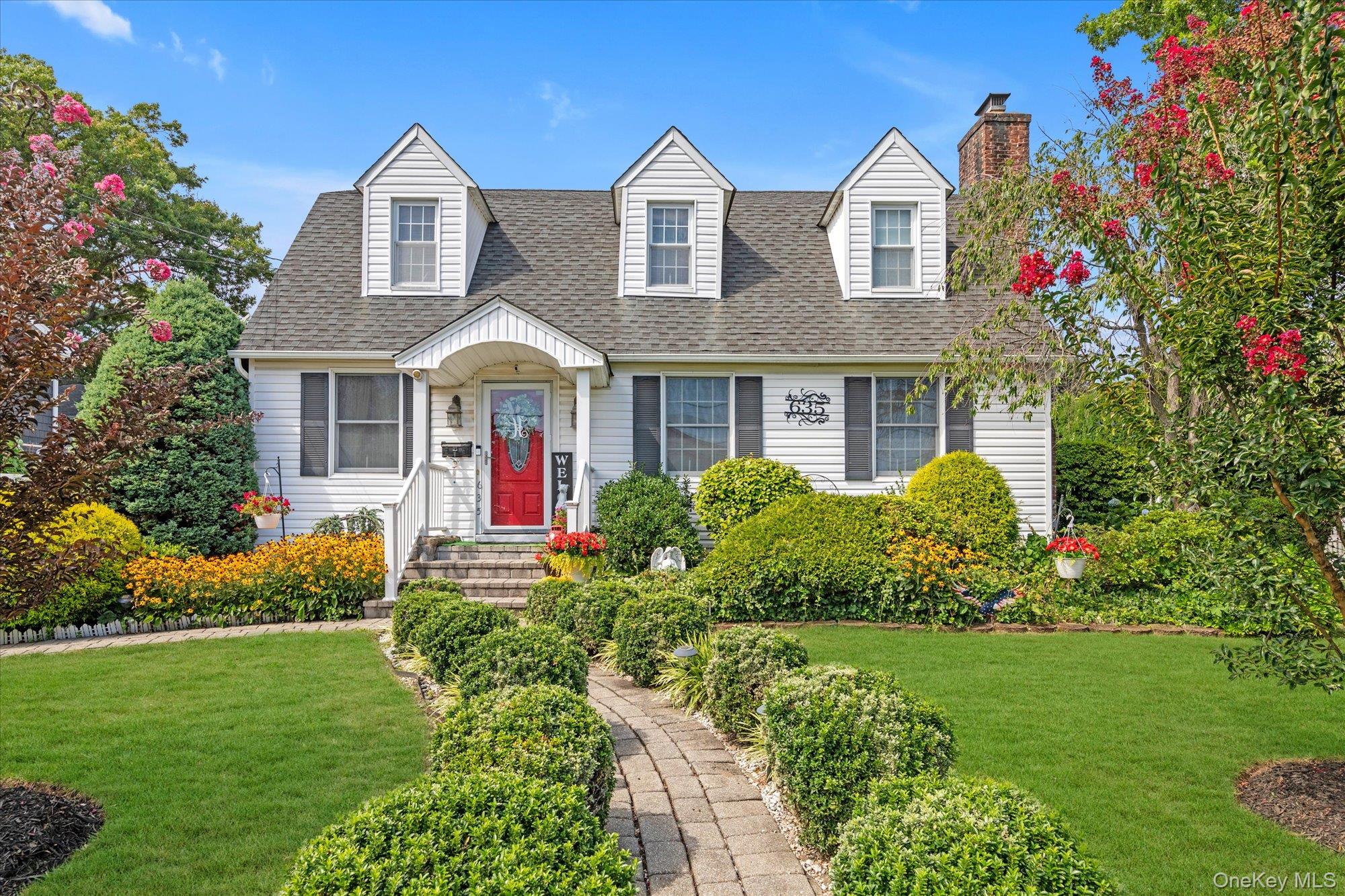 635 Rockland Street, Westbury, NY 11590