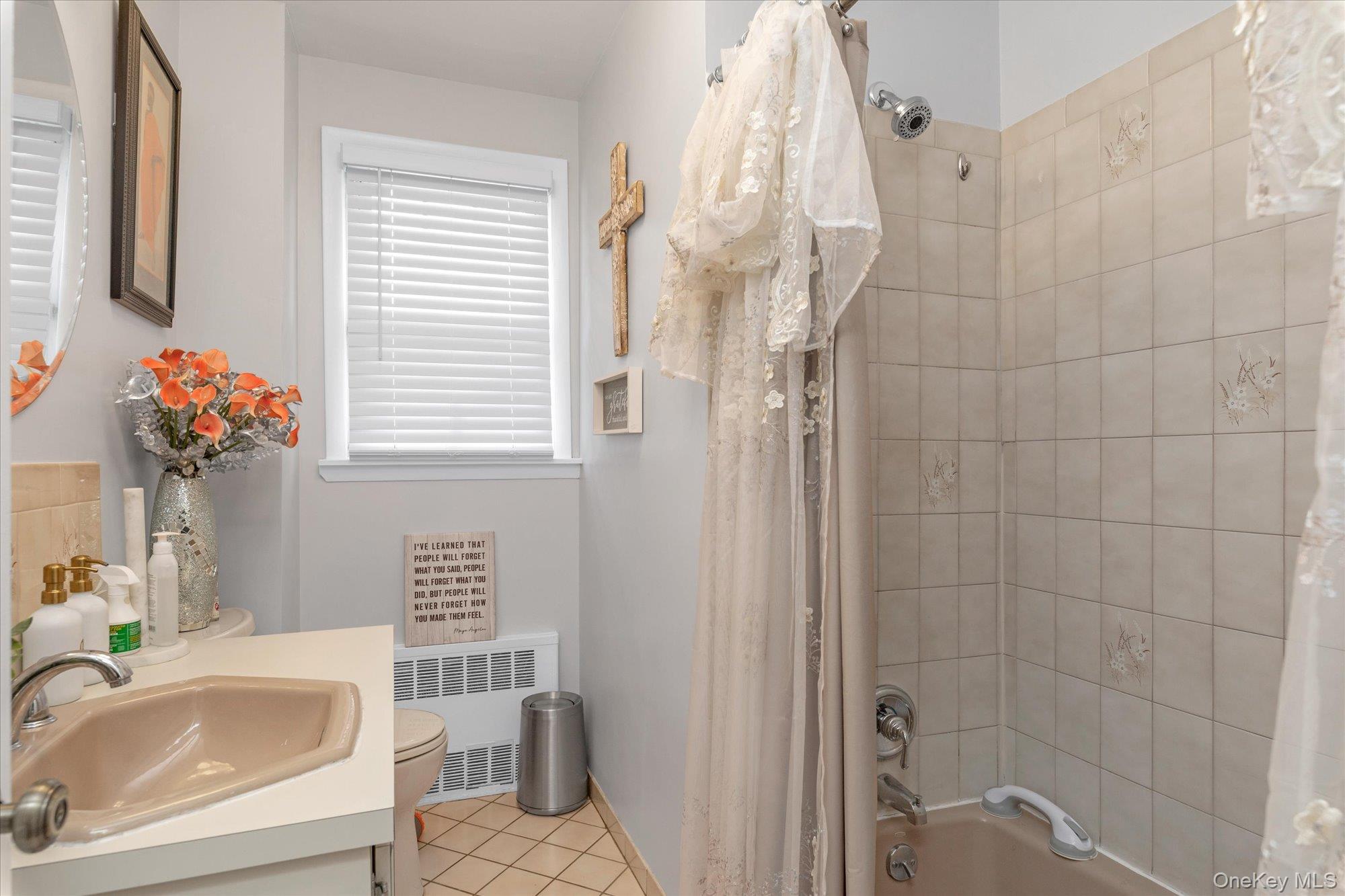 635 Rockland Street, Westbury, NY 11590