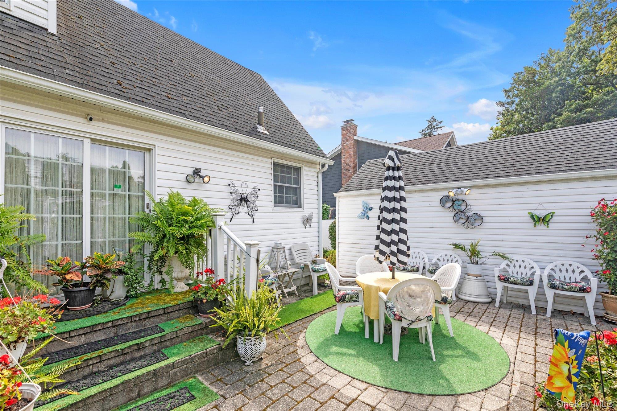 635 Rockland Street, Westbury, NY 11590