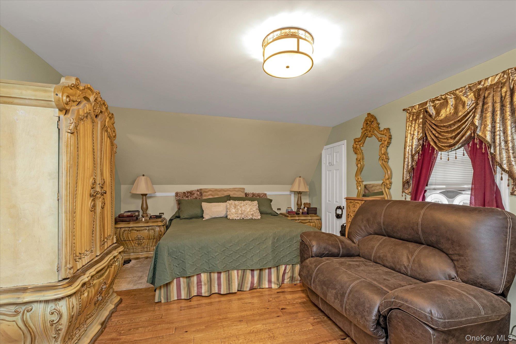 635 Rockland Street, Westbury, NY 11590