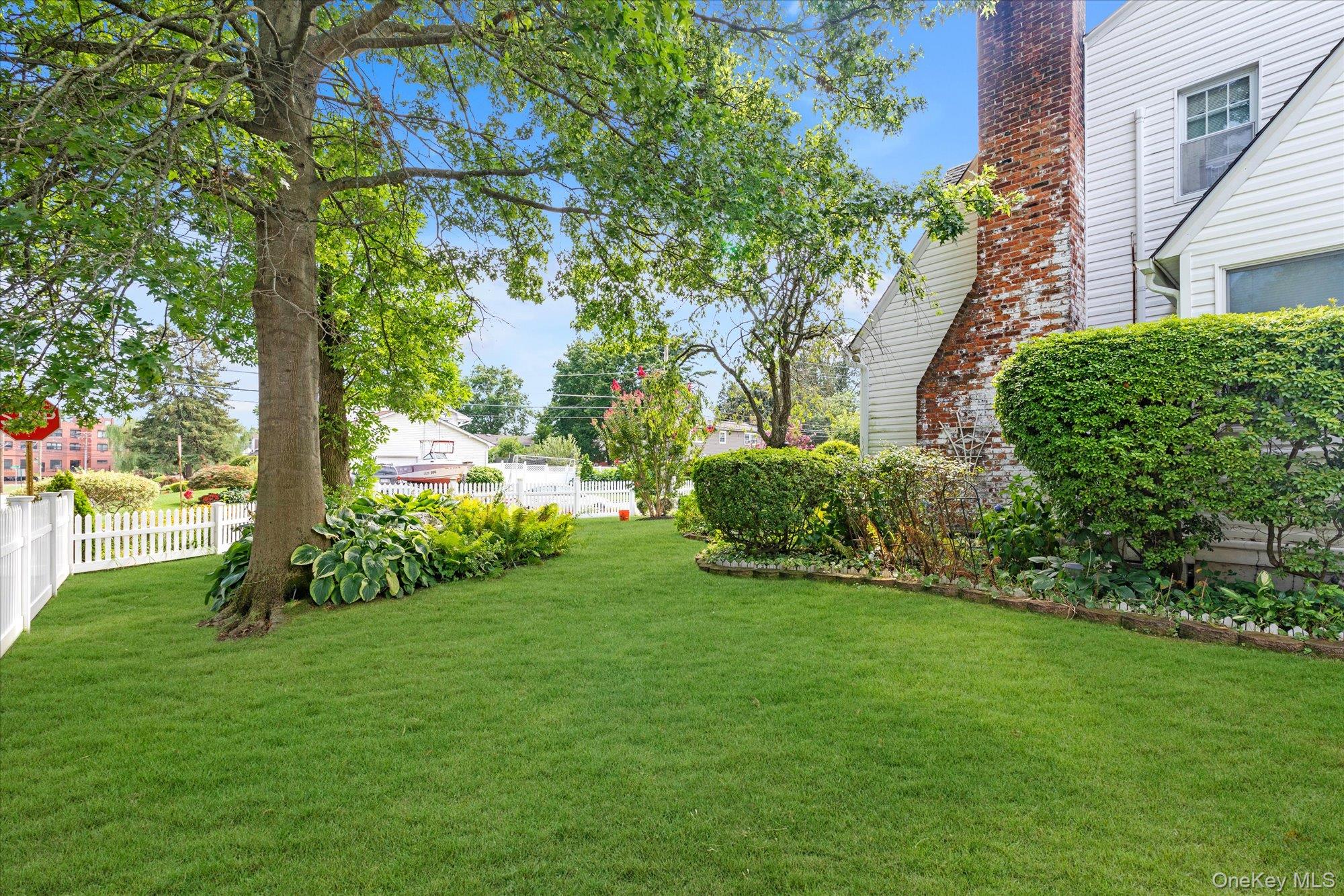 635 Rockland Street, Westbury, NY 11590