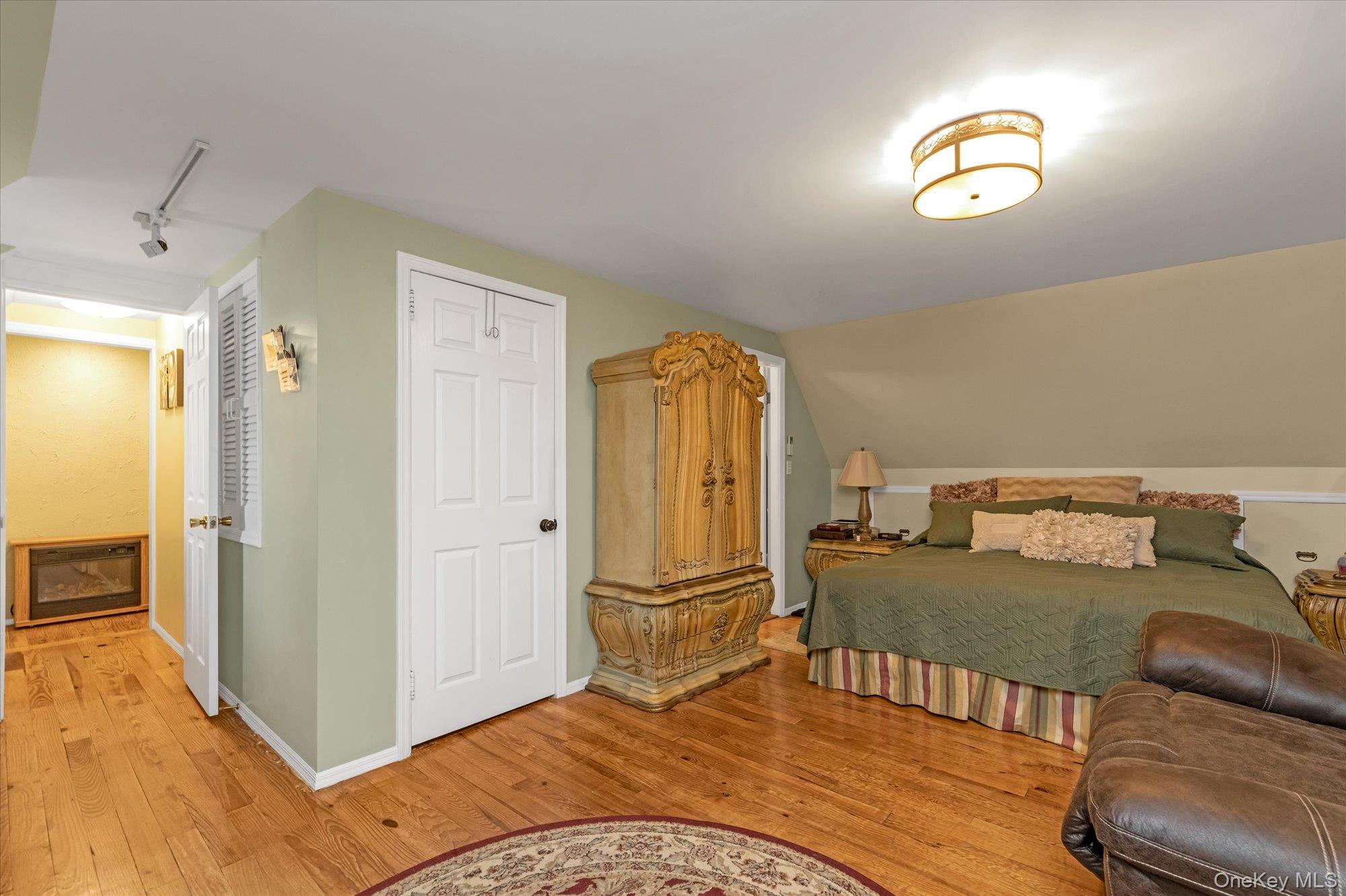 635 Rockland Street, Westbury, NY 11590