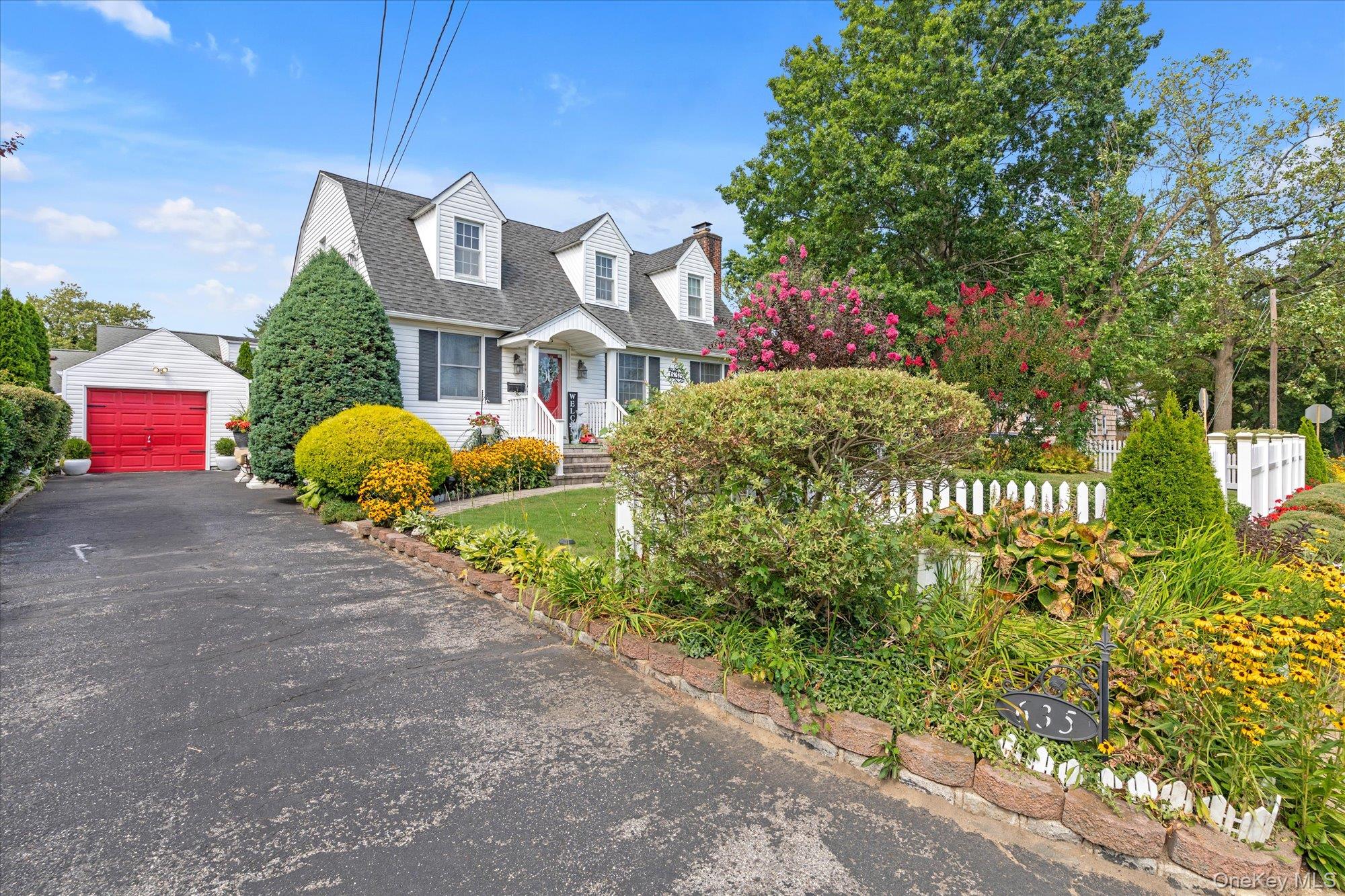 635 Rockland Street, Westbury, NY 11590