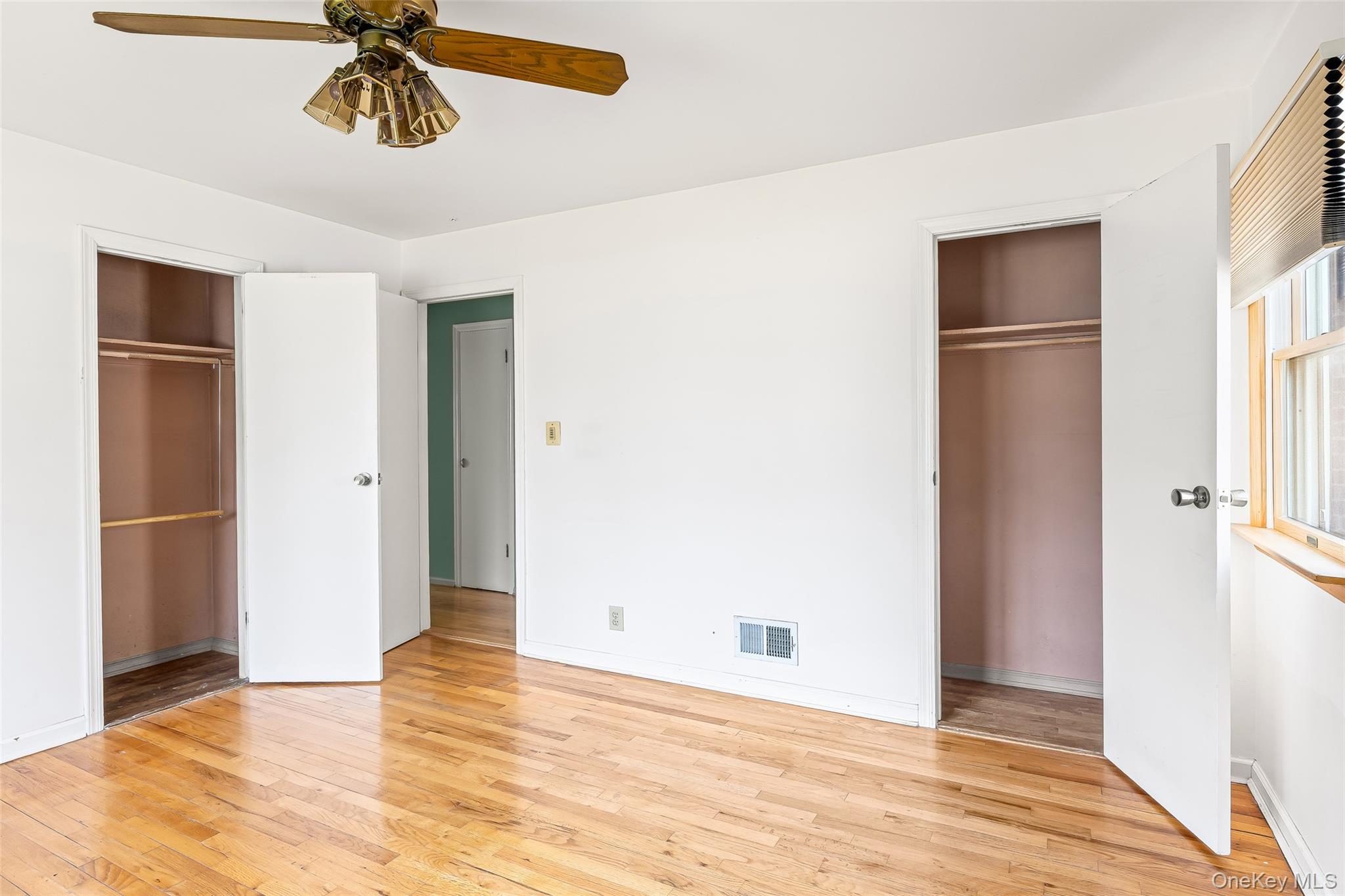 222 Clemens Road, Mineola, NY 11501