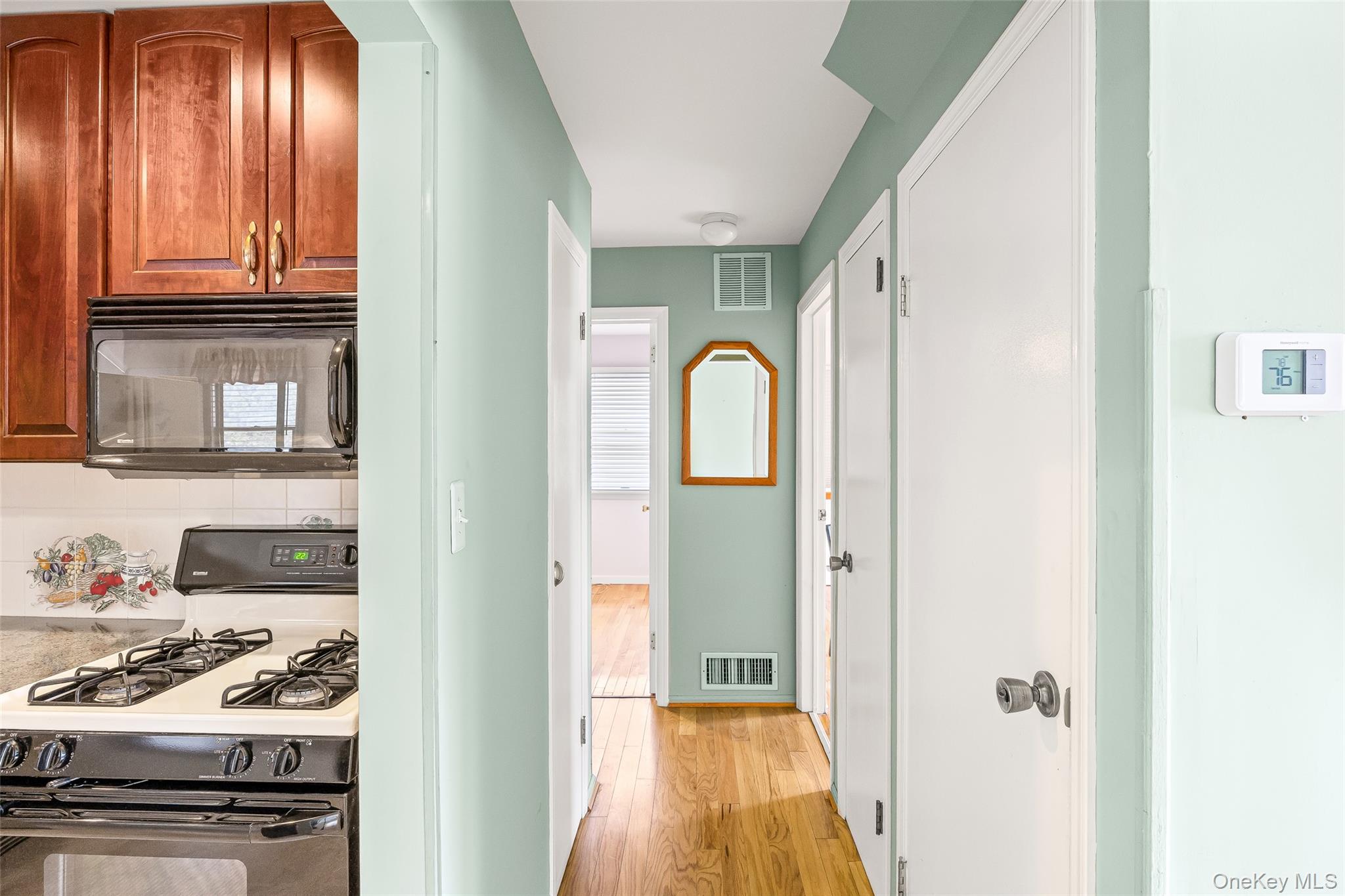 222 Clemens Road, Mineola, NY 11501