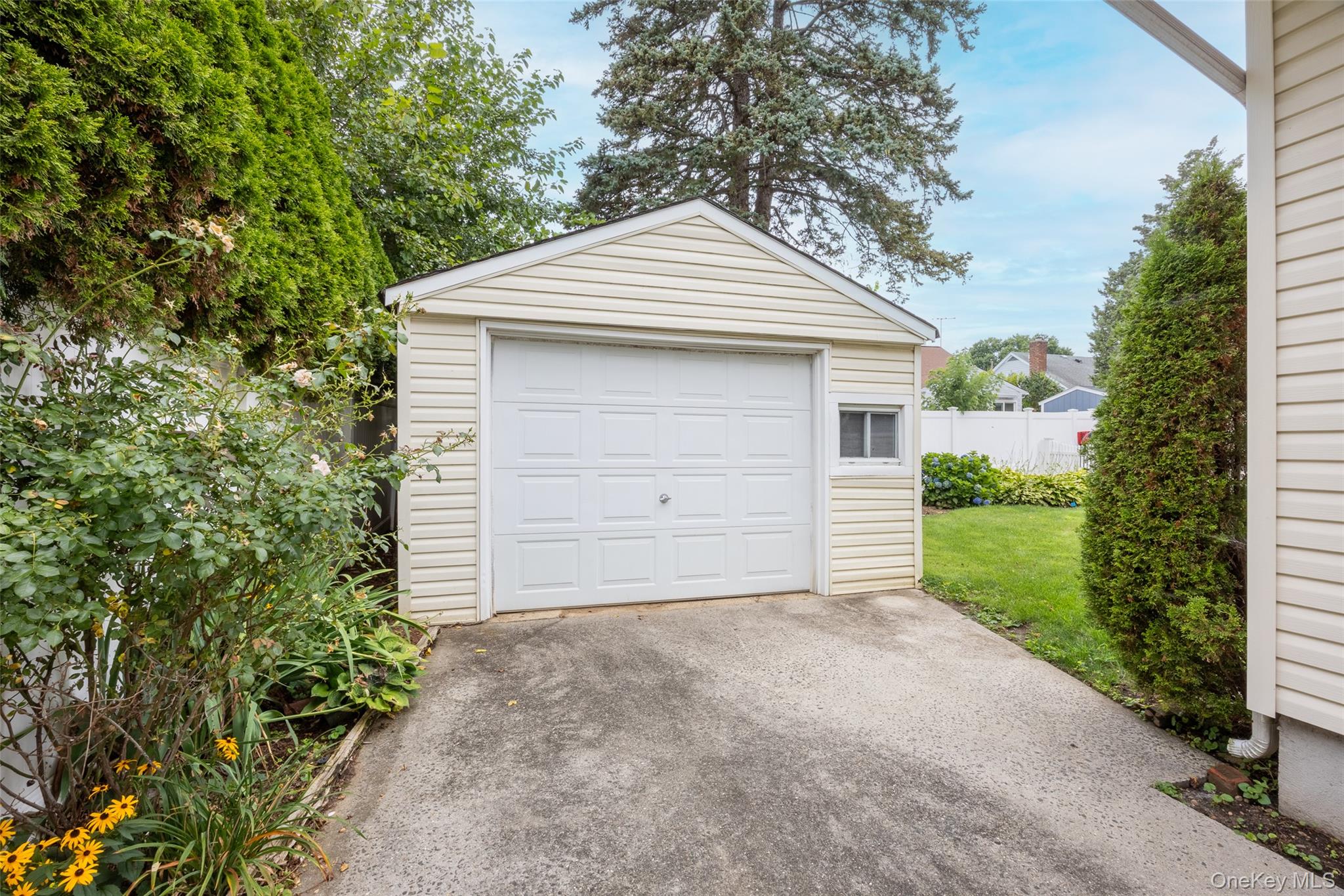 222 Clemens Road, Mineola, NY 11501