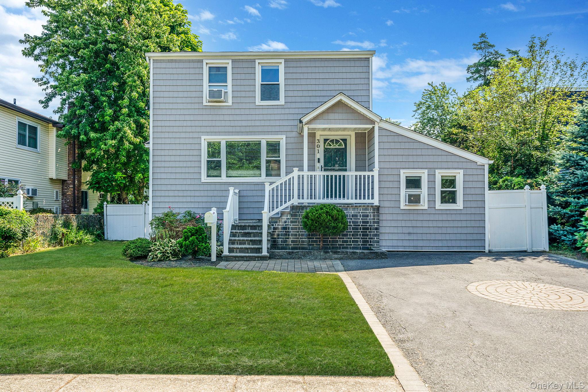 301 Center Bay Drive, West Islip, NY 11795