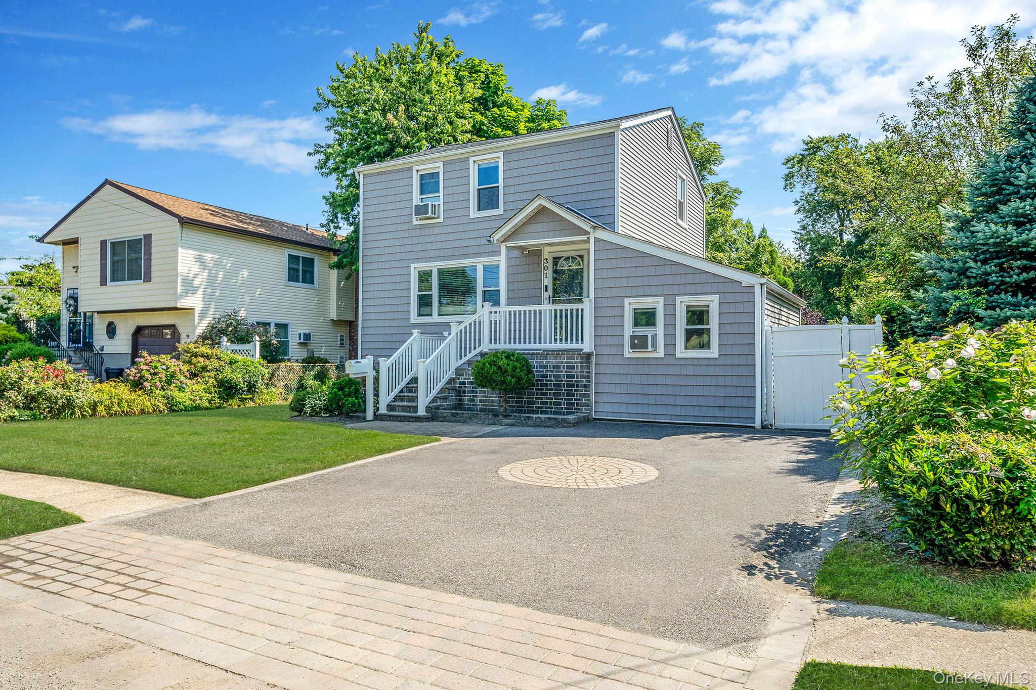 301 Center Bay Drive, West Islip, NY 11795