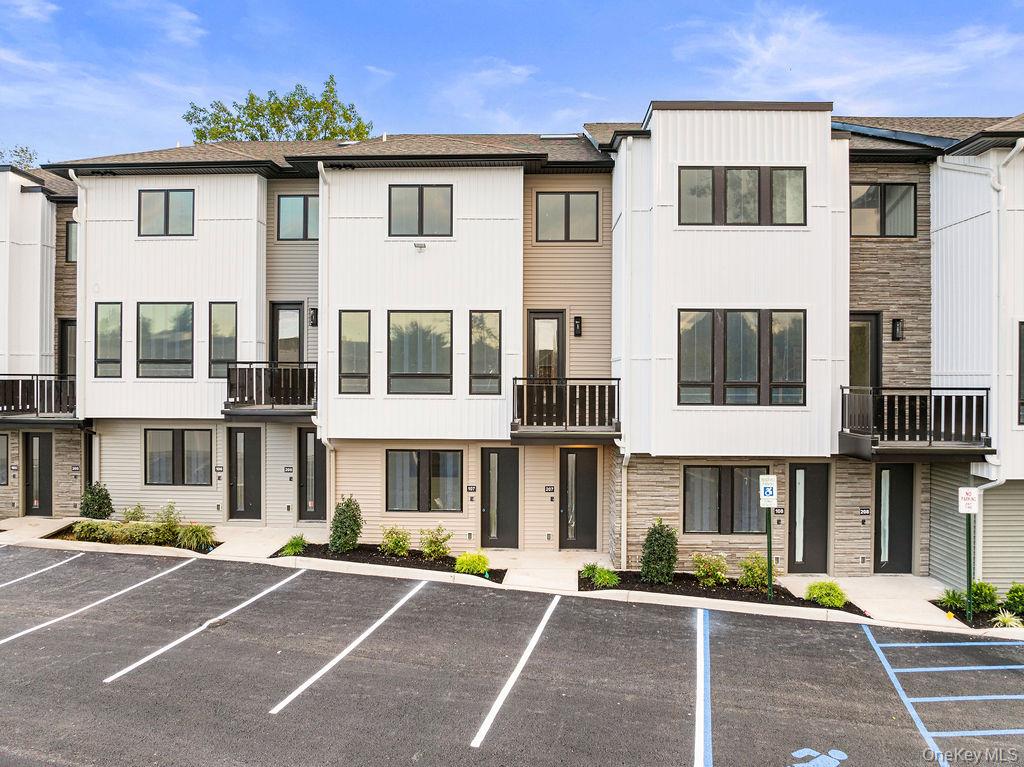 17 Union Road # 105, Spring Valley, NY 10977