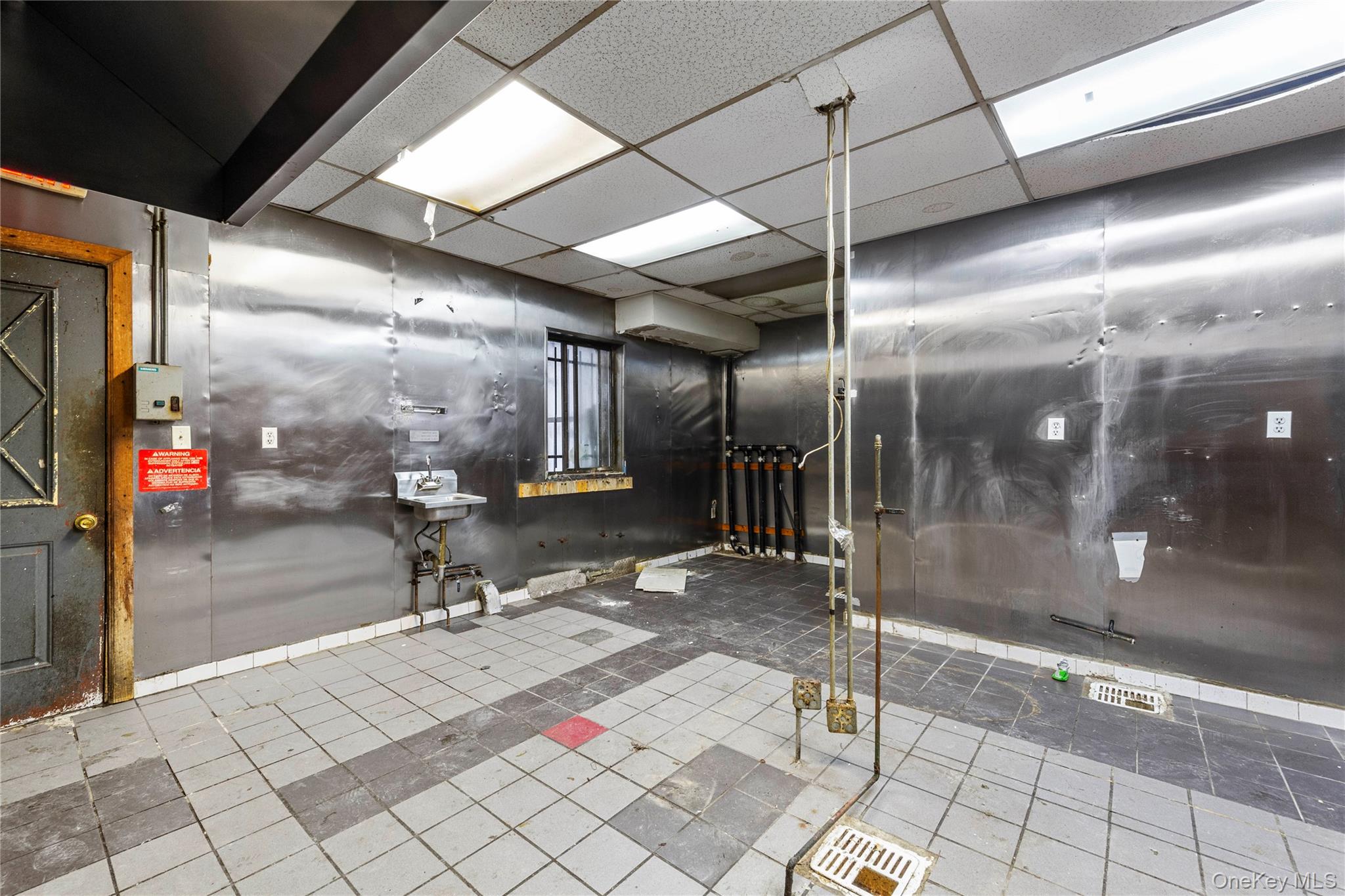 25-24 Broadway, Astoria, NY 11106