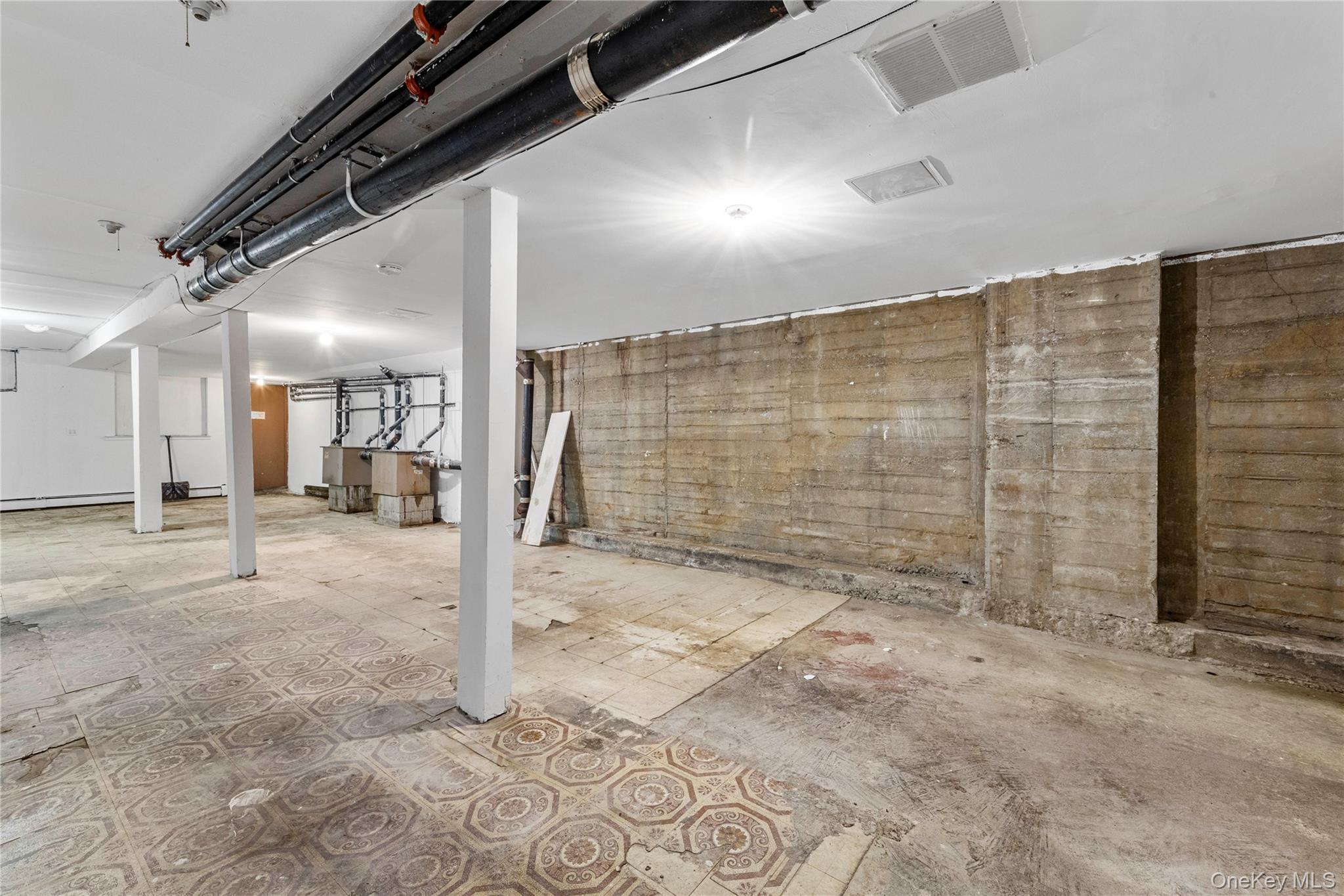 25-24 Broadway, Astoria, NY 11106