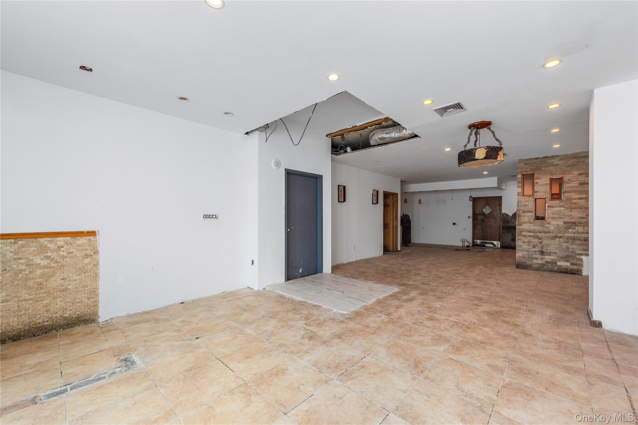 25-24 Broadway, Astoria, NY 11106