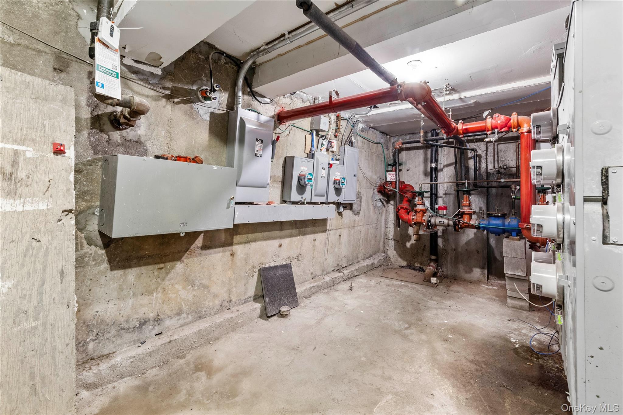 25-24 Broadway, Astoria, NY 11106